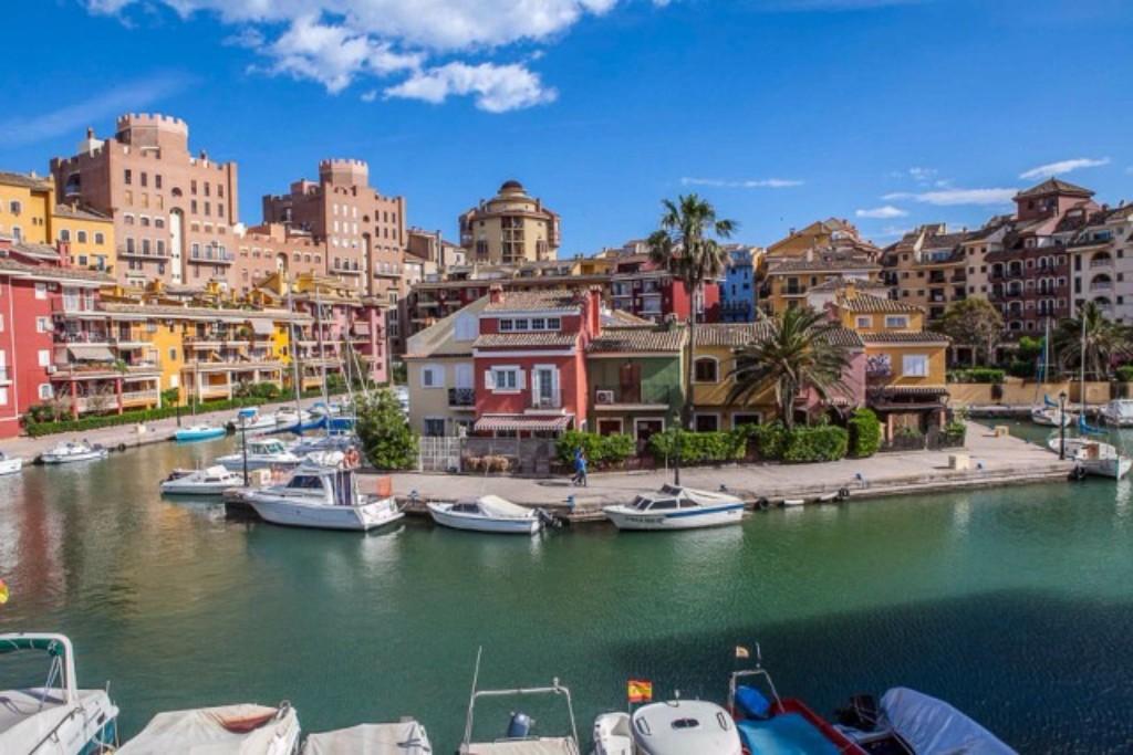 4 napos Valencia egyéni városnézés repülővel