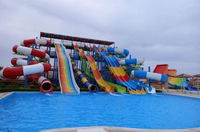 Hawaii Paradise Aqua Park Resort