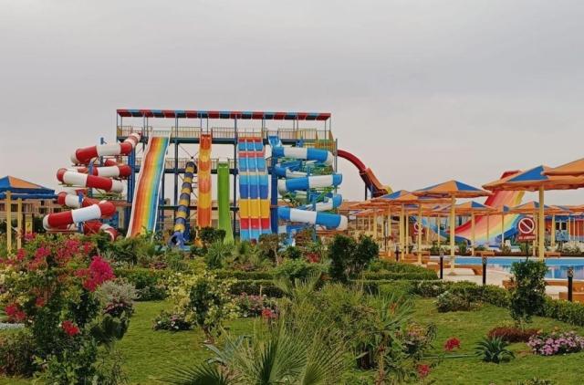 Hawaii Paradise Aqua Park Resort