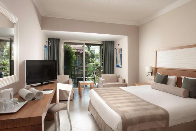 Paloma Oceana Resort