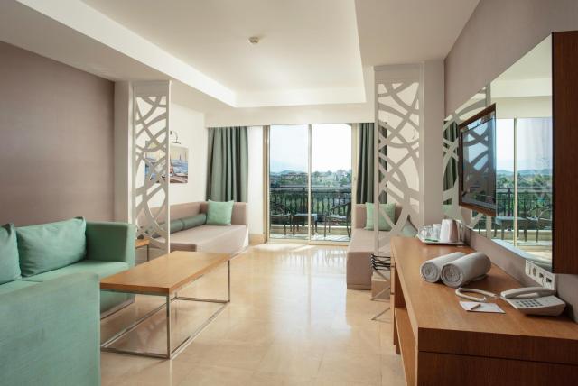 Paloma Oceana Resort