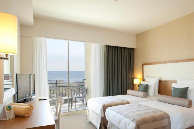 Paloma Oceana Resort