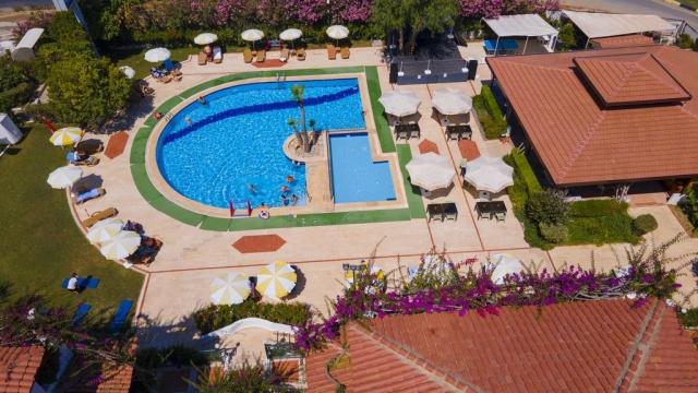 Club Titan Hotel