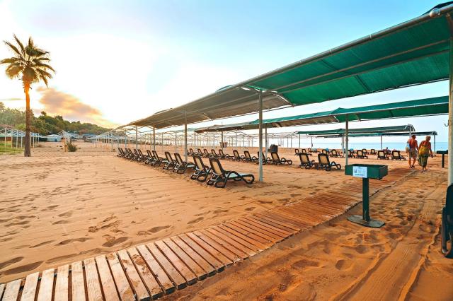 Royal Atlantis Beach