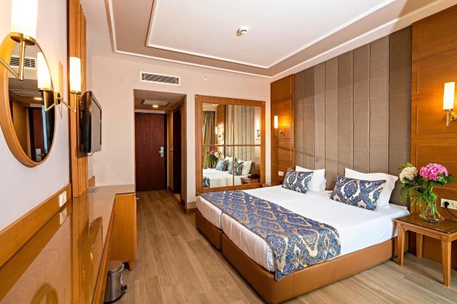 Royal Atlantis Beach