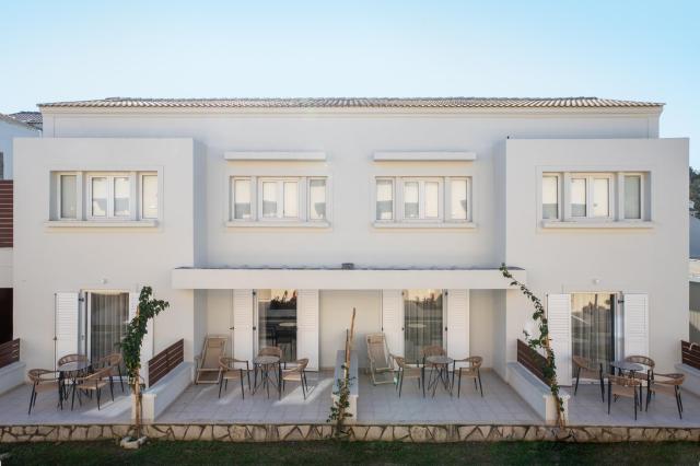 Ekati Mare Suites & Villas