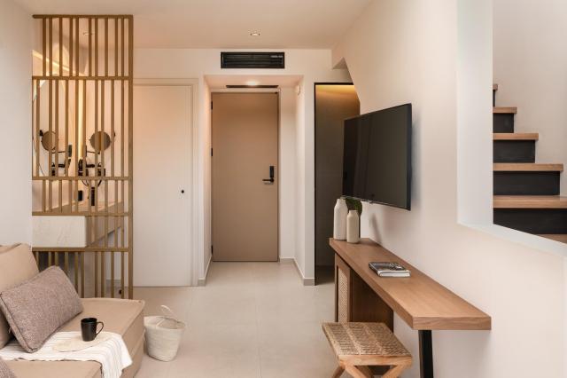 Ekati Mare Suites & Villas