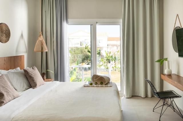 Ekati Mare Suites & Villas