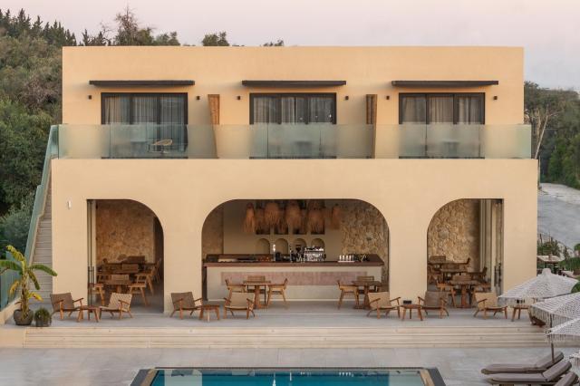 Ekati Mare Suites & Villas