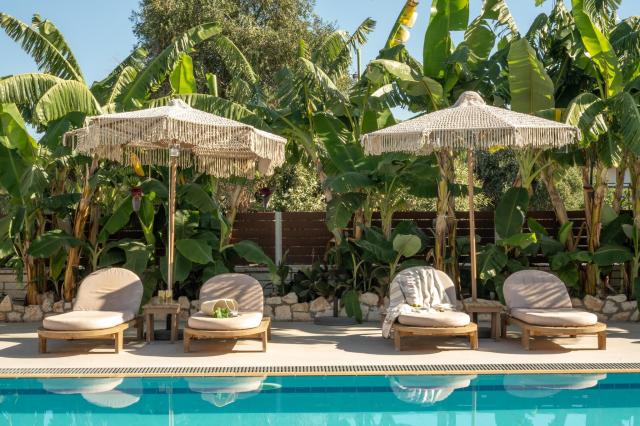 Ekati Mare Suites & Villas