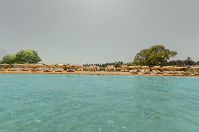 Ekati Mare Suites & Villas