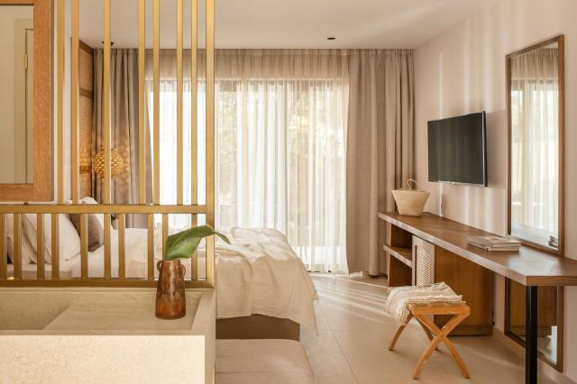 Ekati Mare Suites & Villas