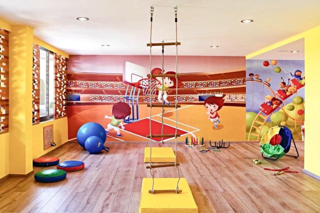 Roda Beach Resort&Spa