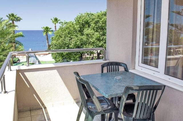 Side Bay Hotel
