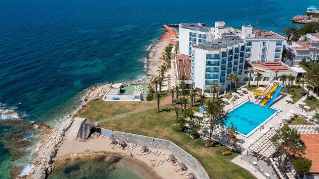 Le Bleu Hotel