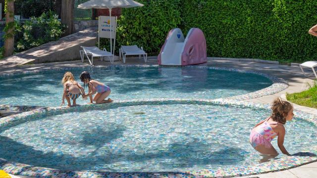 Le Bleu Hotel