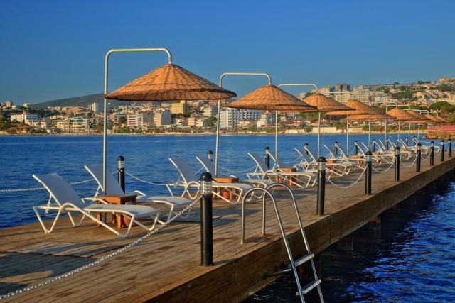 Le Bleu Hotel