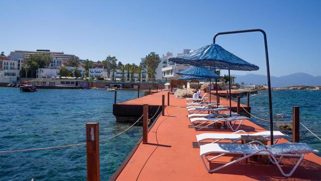 Le Bleu Hotel