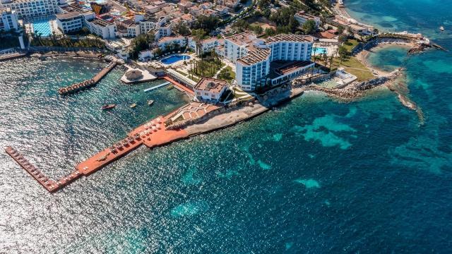 Le Bleu Hotel