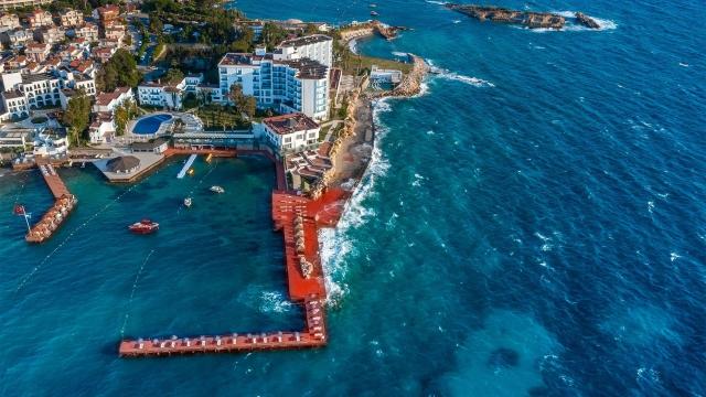 Le Bleu Hotel