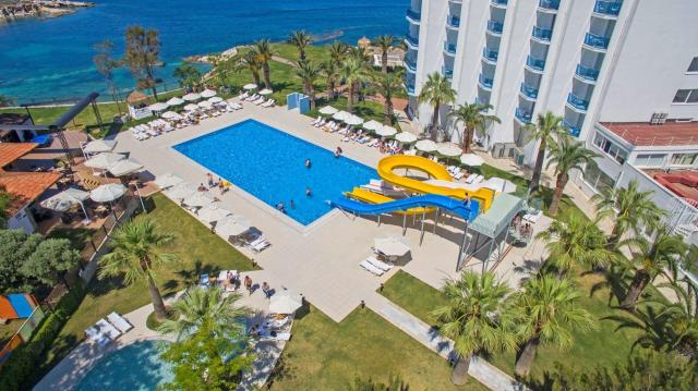 Le Bleu Hotel