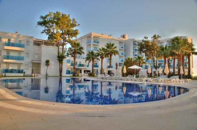 Le Bleu Hotel