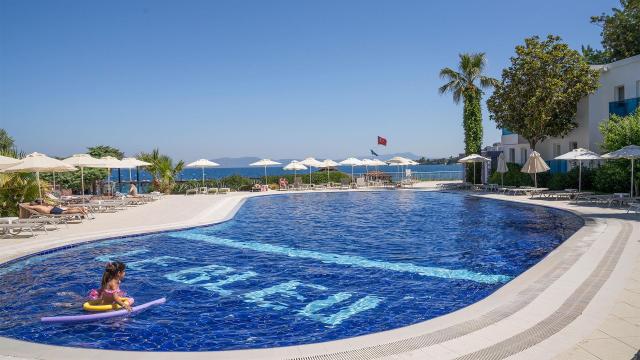 Le Bleu Hotel