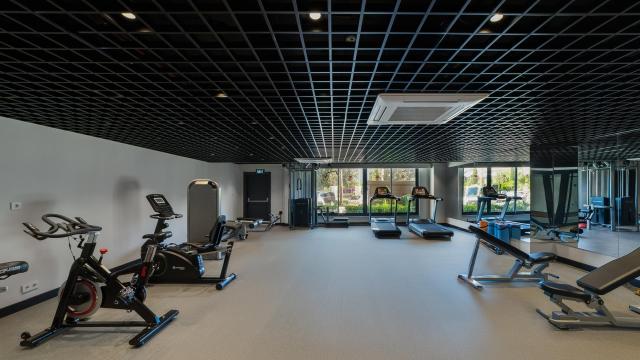 Numa Club Side