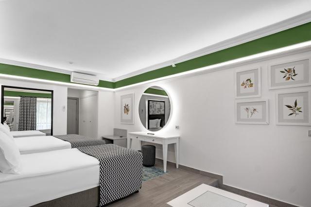 Utopia World Hotel