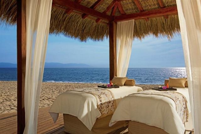 Caves Beach Resort