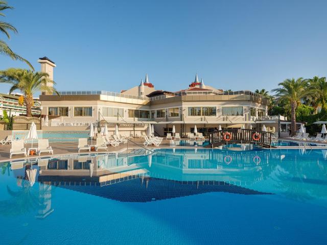 Aydinbey Famous Resort