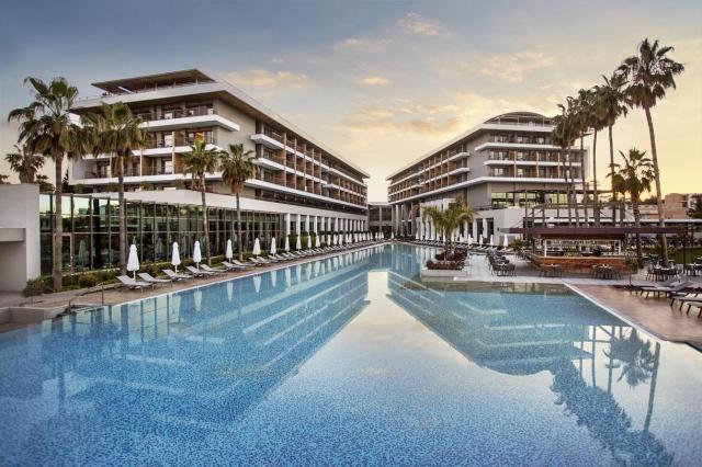 Achantus & Cennet Barut Collection