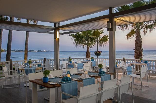Achantus & Cennet Barut Collection