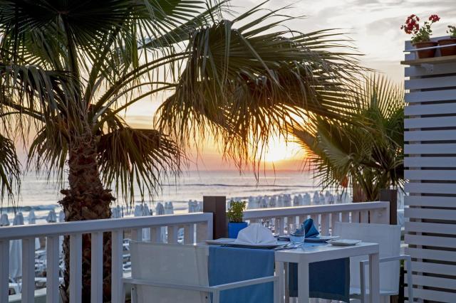 Achantus & Cennet Barut Collection