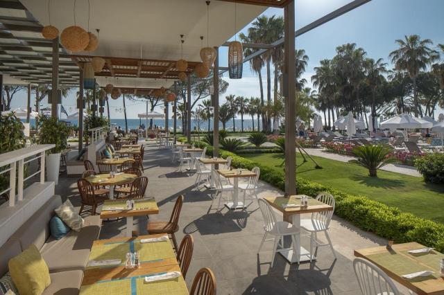 Achantus & Cennet Barut Collection