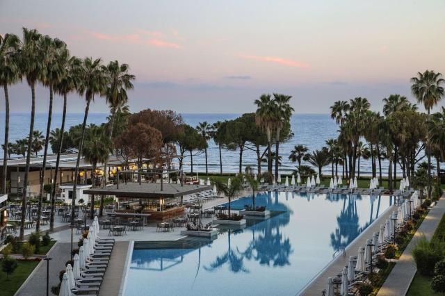 Achantus & Cennet Barut Collection