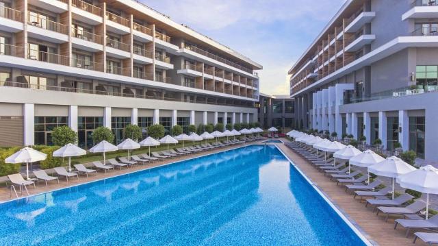Achantus & Cennet Barut Collection