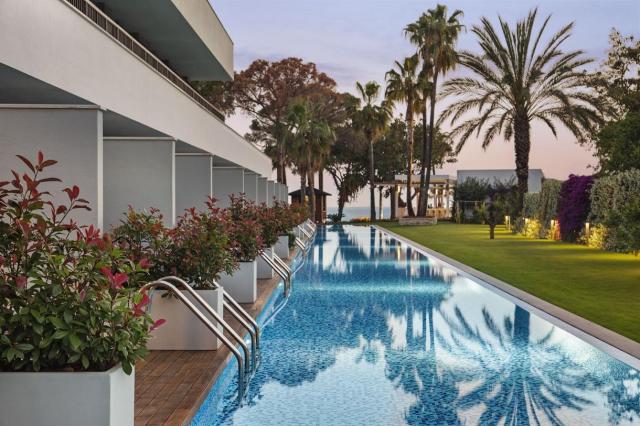 Achantus & Cennet Barut Collection