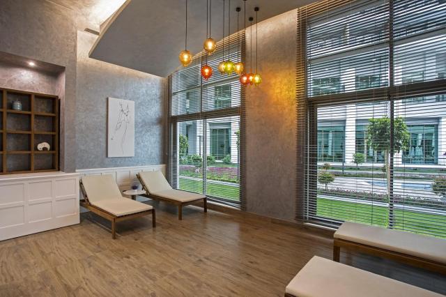 Achantus & Cennet Barut Collection