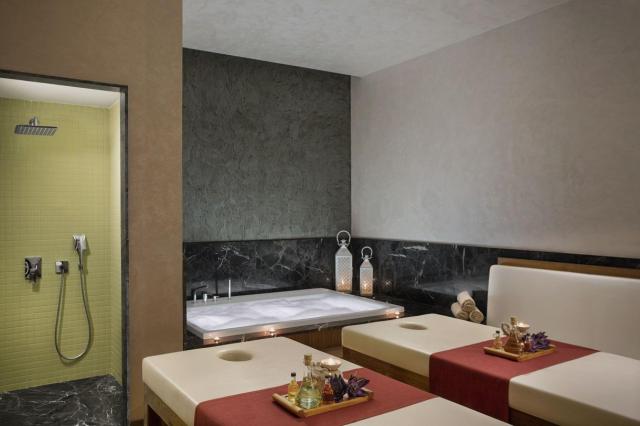 Achantus & Cennet Barut Collection