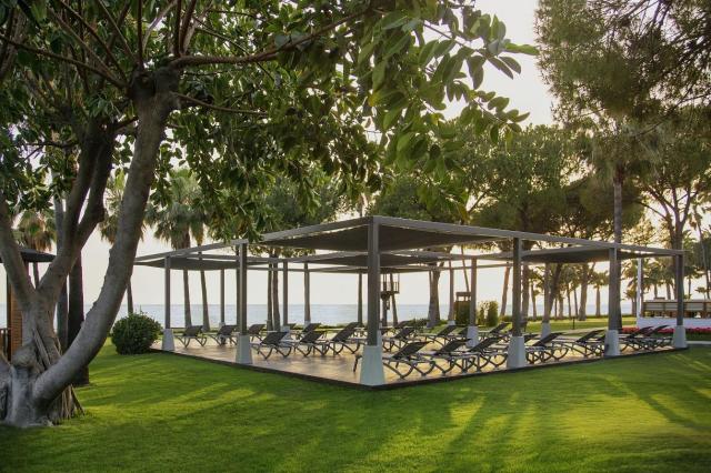 Achantus & Cennet Barut Collection