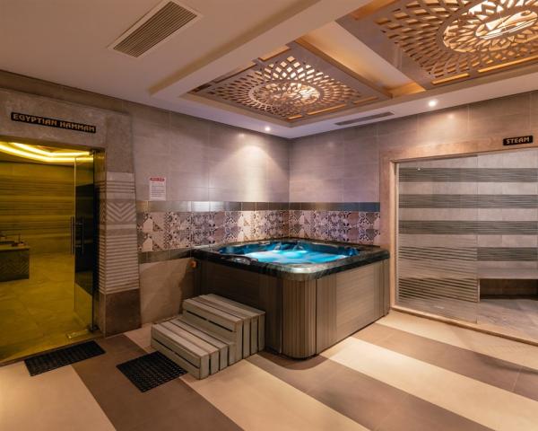 AMC Royal Hotel & Spa