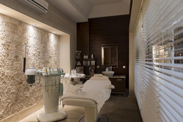 Arum Barut Collection