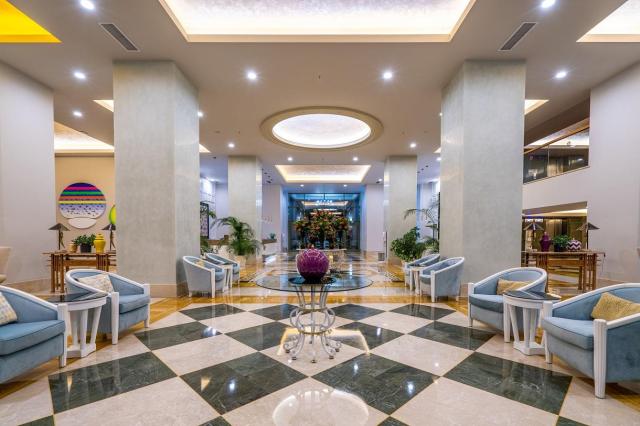Arum Barut Collection