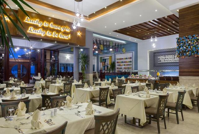 Pyramids Park Resort - Nílusi hajóút - Ali Baba Palace