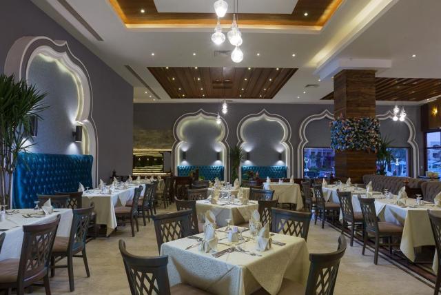 Pyramids Park Resort - Nílusi hajóút - Ali Baba Palace