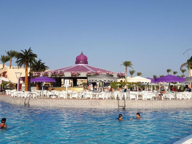 Pyramids Park Resort - Nílusi hajóút - Ali Baba Palace