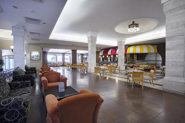 Maritim Pine Beach Resort
