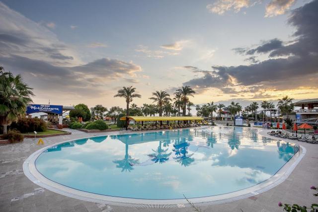 Maritim Pine Beach Resort