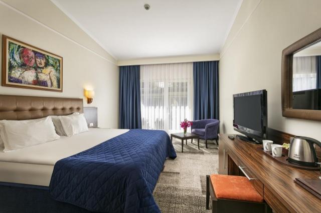 Maritim Pine Beach Resort